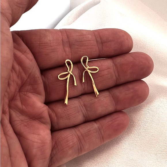 Chic Gold Ribbon Stud Earrings - Picture 1 of 2